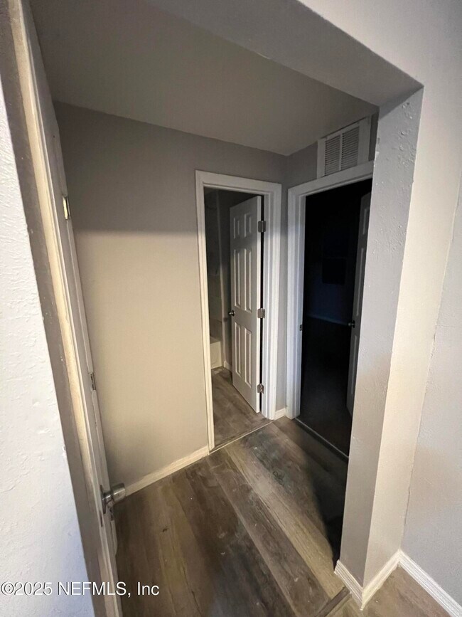 Building Photo - 1412 US-1