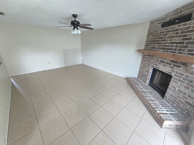 Building Photo - 3638 Dovetail Ln S