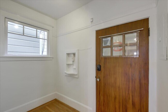 Building Photo - 1237 Chestnut St