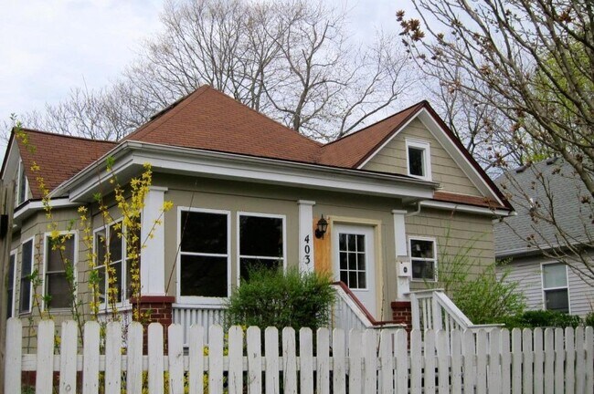 Primary Photo - 403 S Poplar St