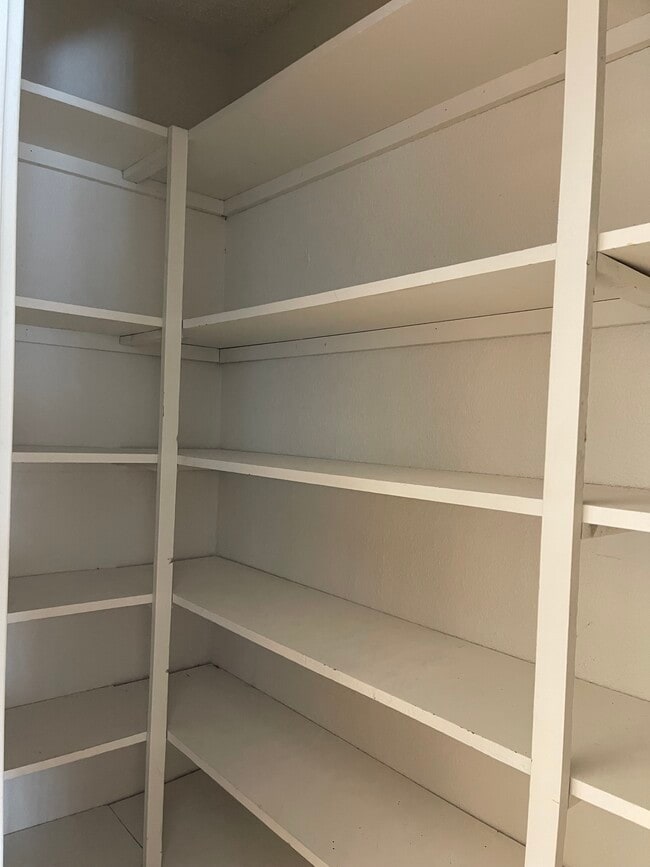 Building Photo - 9119 Inverness Rd