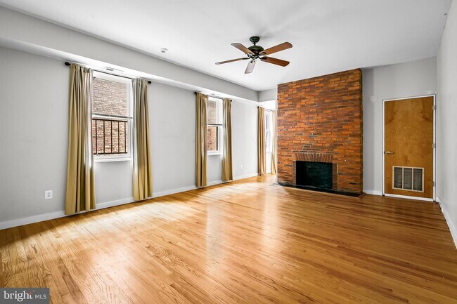Building Photo - 18 E Madison St