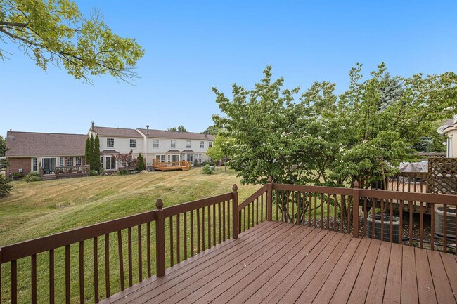 Building Photo - 3088 Village Cir