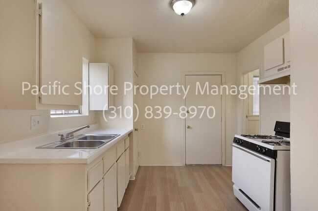 Building Photo - 839 Bartlett St