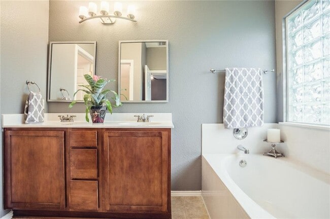 Building Photo - 11012 Los Comancheros Rd