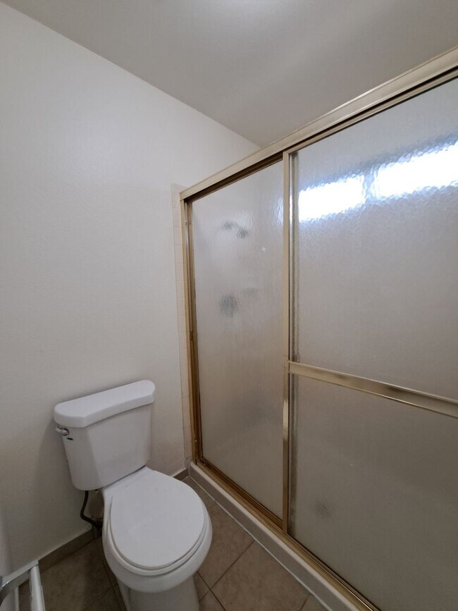 Building Photo - Stunning 2 Story Home with 3BR and a Backyard-Available Now!