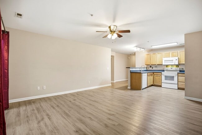 Building Photo - 3 Bedroom 2 Bath