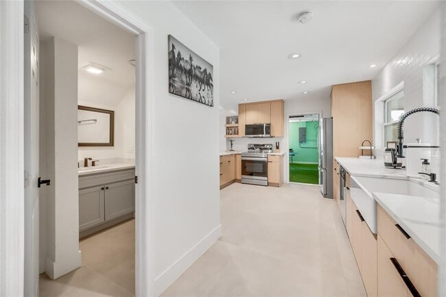 Building Photo - 4622 Bay Crest Dr