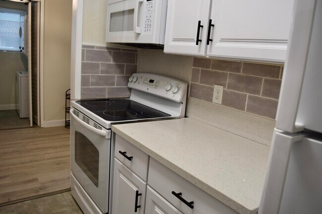 Building Photo - 81840 Ave Del Mar