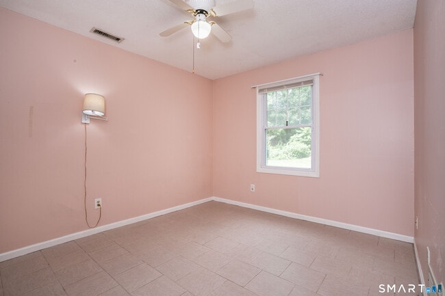 Building Photo - 302 Briarwood Ct