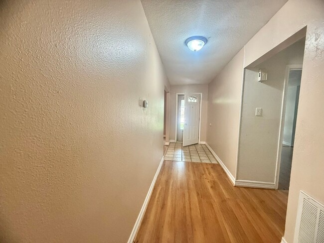 Building Photo - 3602 Brier Gardens Dr