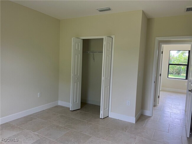 Building Photo - 1302 Sunniland Blvd