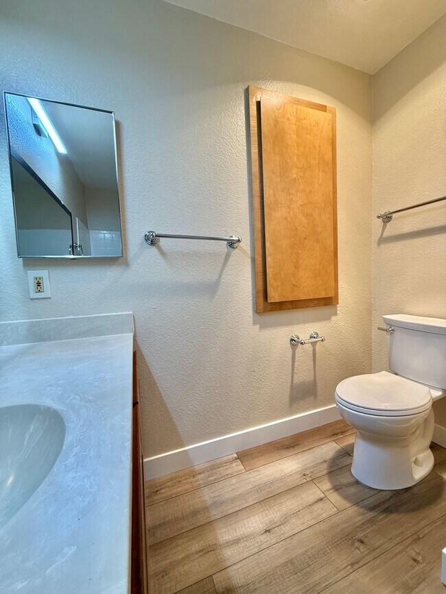 Building Photo - 2BD/2BA Condo in Gated Community | Private Balcony | Updated Interior - Santa Clara