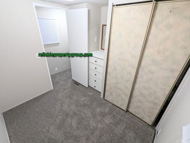 Building Photo - New Listing!!