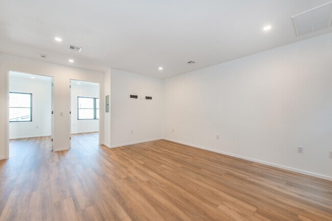 Building Photo - 206 Harrison Ave