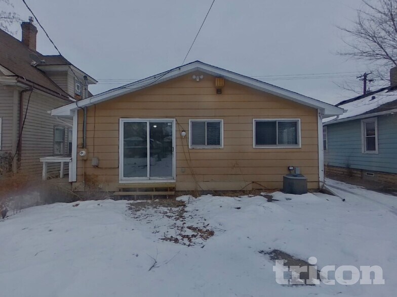 Building Photo - 1000 Concordia Ave