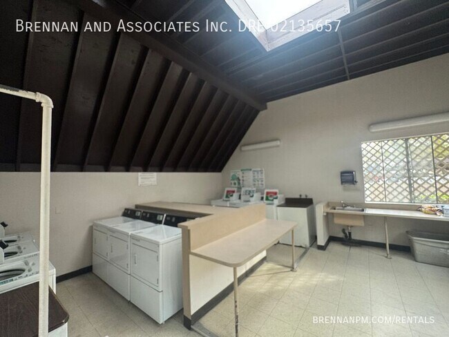 Building Photo - 7962 Mission Center Ct