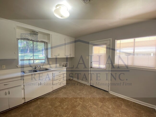 Building Photo - NLR 2 Bedroom Home