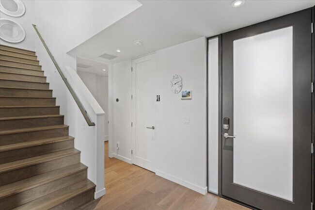 Building Photo - 1329 E Pomelo Grove Ln