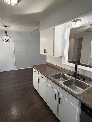 Building Photo - 2402 Leslie St