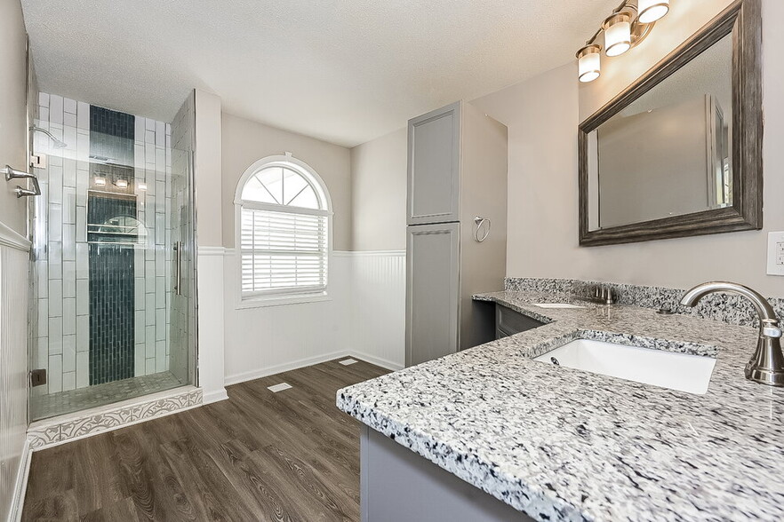 Building Photo - 1374 Buckingham Dr