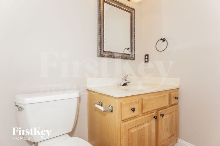 Building Photo - 15824 Robins Way