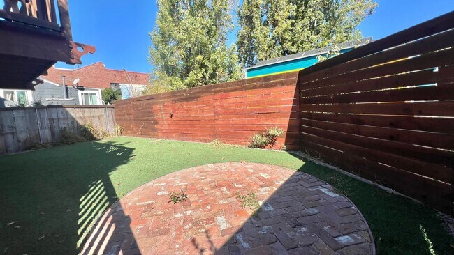 Building Photo - 696-694-29th