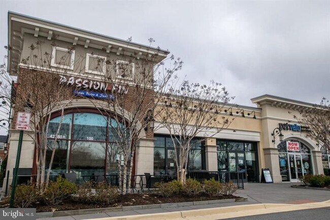 Building Photo - 42799 Hay Rd