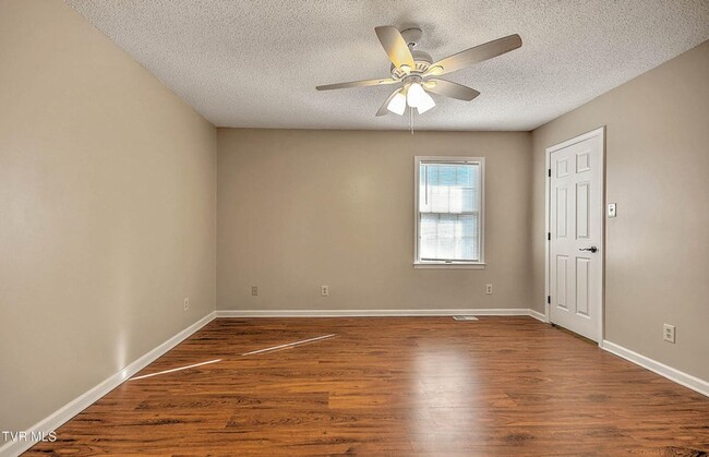 Building Photo - 2 Bedroom 1.5 Bath Townhome for Rent