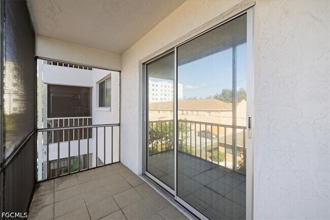 Building Photo - 4906 Victoria Dr