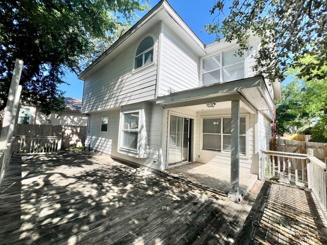 Building Photo - *COMING SOON* Pet-Friendly 3BD/2.5BA with Bonus Loft, Deck & Garden Tub – Near Tezel Rd!