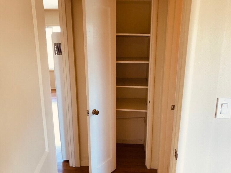 Building Photo - 124 Lewelling Blvd