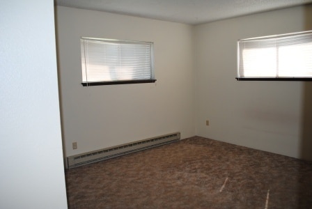 Building Photo - Pet-friendly 2 bedroom apartment with a/c,...