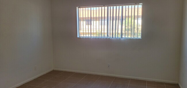 Building Photo - 19211 California 18, Unit 6
