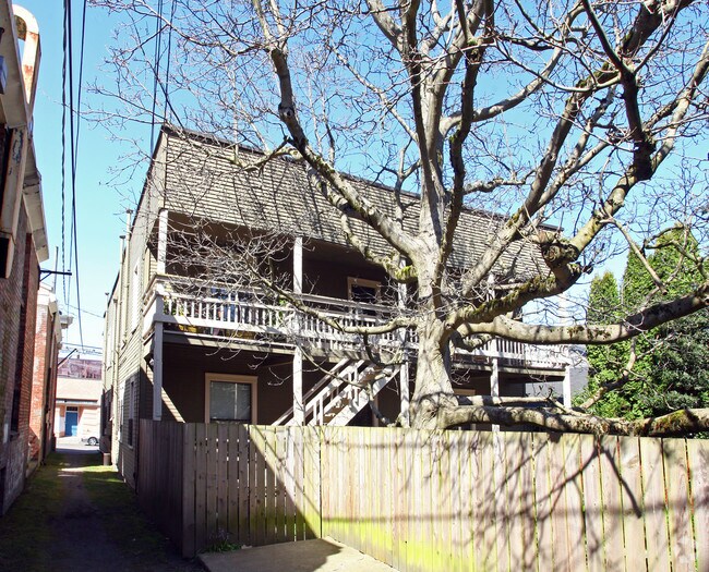 Building Photo - Jenott Apartments