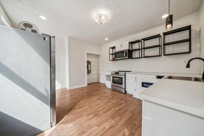 Building Photo - 3 Bedrooms 1 bath home for RENT!