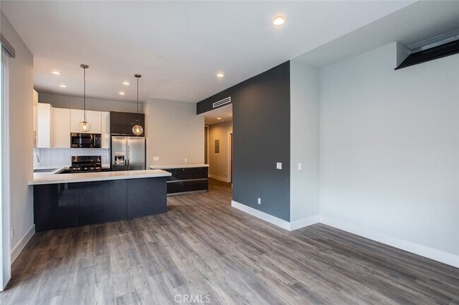 Building Photo - 330 Salem St