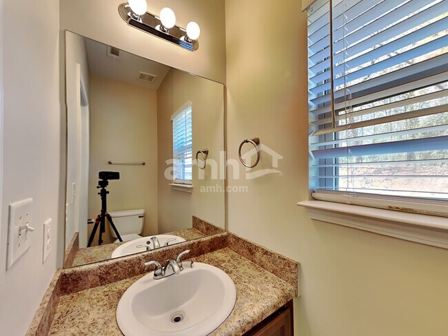 Building Photo - 812 Whitfield Oak Rd