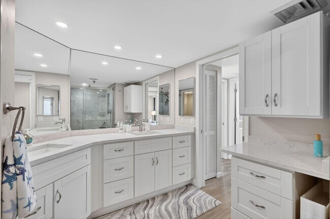 Building Photo - 9650 S Ocean Dr