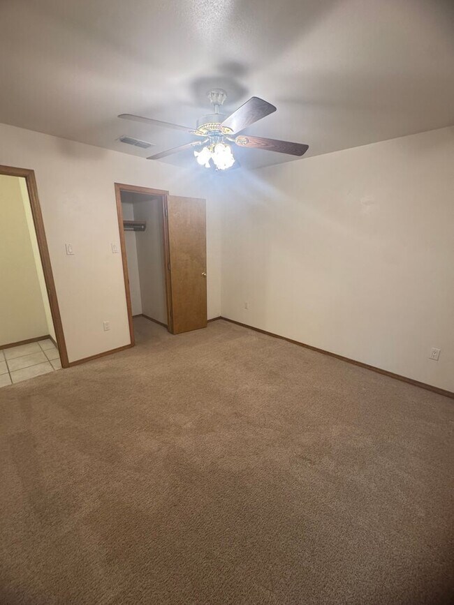 Building Photo - 3Bd 2Bth Home in the Sought-after Colonial...