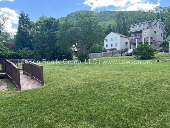 Building Photo - Beautiful House, Close to the Greenway and...