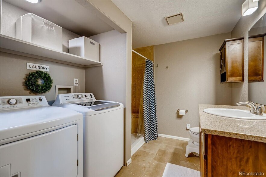 Bathroom 2/Laundry - 6753 Amherst Ct