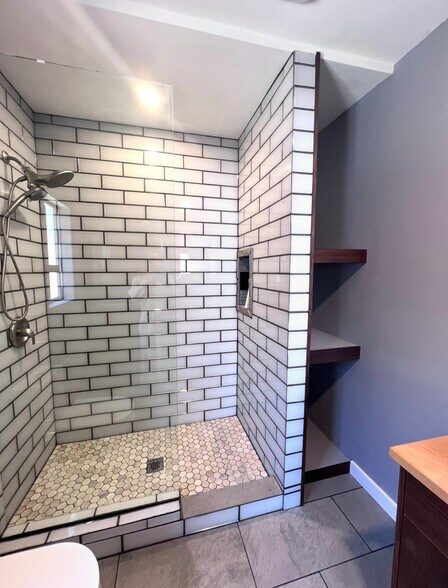 Building Photo - 3547 E Green St