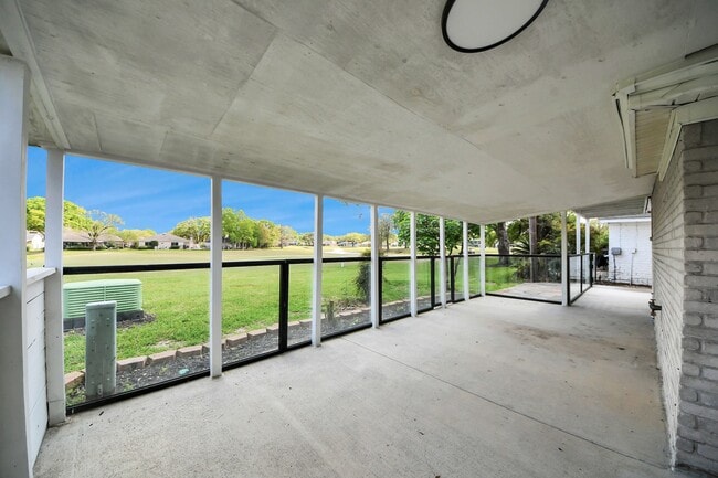 Building Photo - 5 Tiffany Square