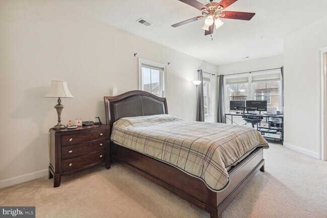 Building Photo - 124 Liriope Place