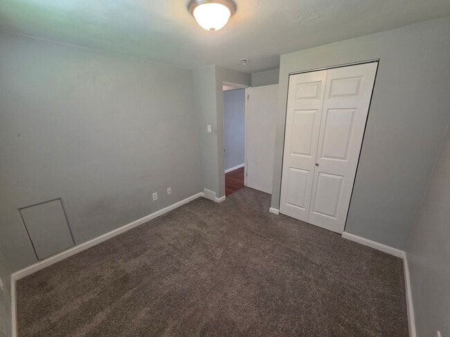 Building Photo - 3-bedroom, 2-bath home in West Mifflin