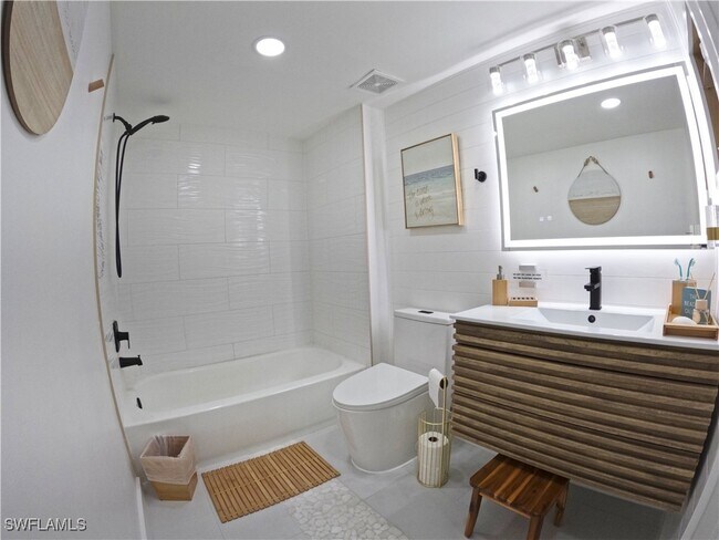 Building Photo - 1160 Wildwood Lakes Blvd