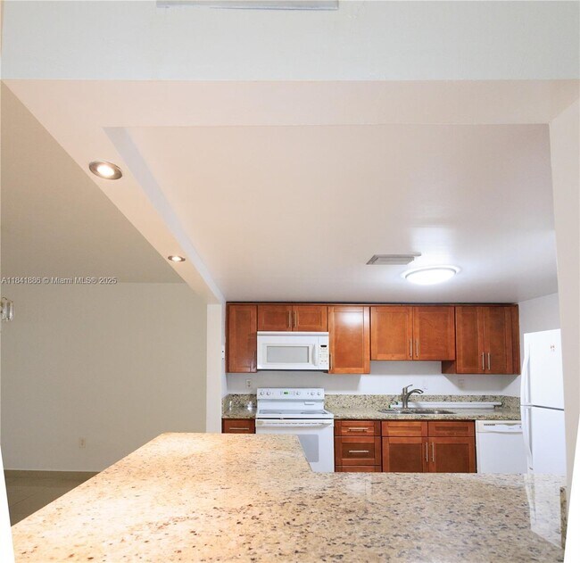 Building Photo - 9300 SW 77th Ave