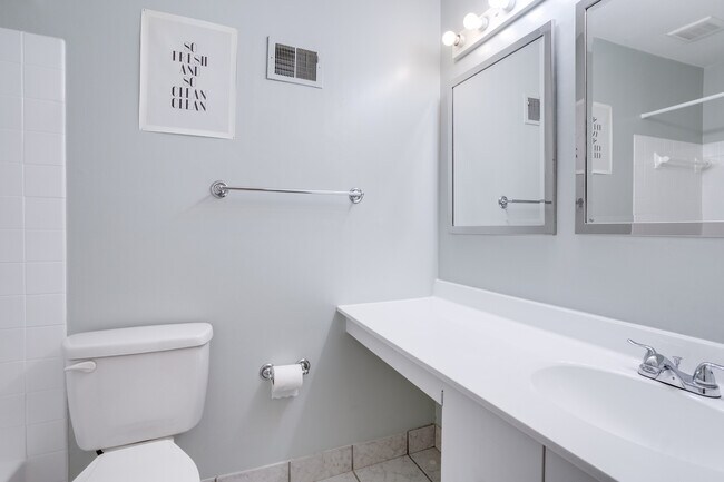 Building Photo - 4685 Forestdale Dr