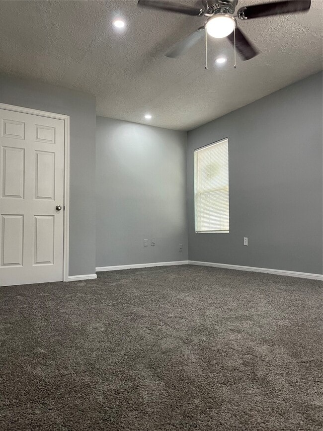 Building Photo - 8308 John St